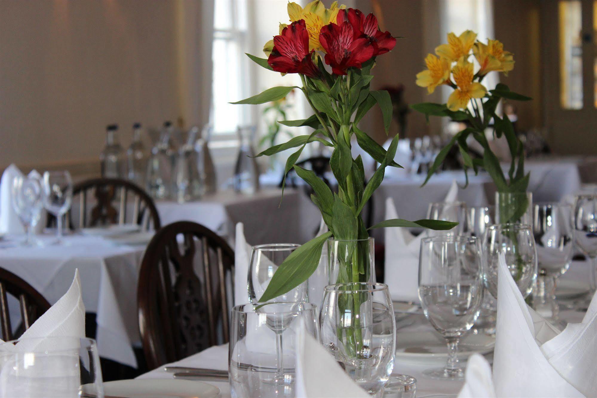 Red Lion Hotel Кловеллі Екстер'єр фото
